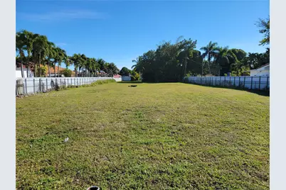 3895 W 2nd Ave, Hialeah, FL 33012 - Photo 1