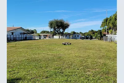 3895 W 2nd Ave, Hialeah, FL 33012 - Photo 7