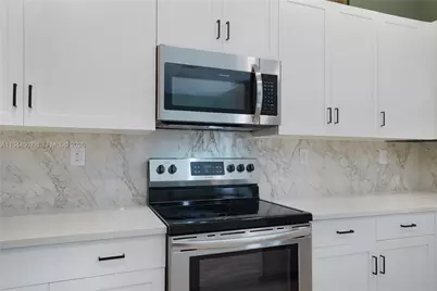 20648 NE 7th Pl, Miami, FL 33179 - Photo 17