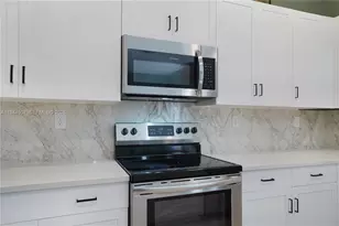 20648 NE 7th Pl, Miami, FL 33179 - Photo 17