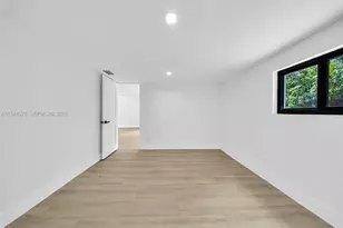 12860 NE 10th Ave, North Miami, FL 33161 - Photo 35