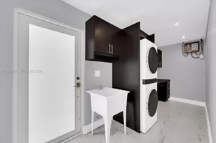 10330 SW 51st St, Miami, FL 33165 - Photo 27