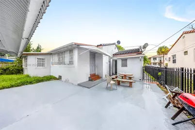 943 SW 9th Ave, Miami, FL 33130 - Photo 11