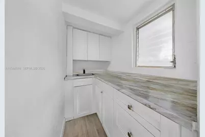 943 SW 9th Ave, Miami, FL 33130 - Photo 9