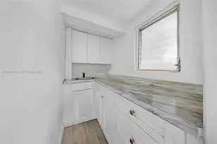 943 SW 9th Ave, Miami, FL 33130 - Photo 9