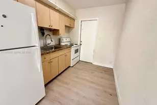 715 SW 10th St, Dania Beach, FL 33004 - Photo 3