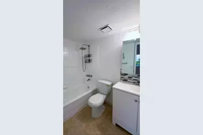 984 W 40th St #2, Hialeah, FL 33012 - Photo 13