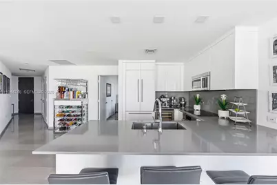 88 SW 7th St #2302, Miami, FL 33130 - Photo 9