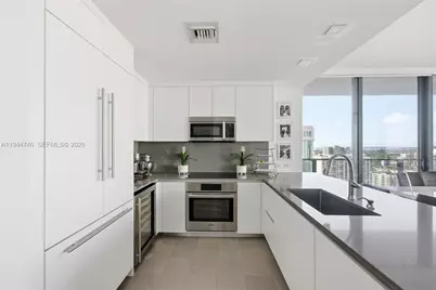 88 SW 7th St #2302, Miami, FL 33130 - Photo 11