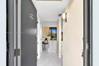 20400 W Country Club Dr #817, Aventura, FL 33180 - Photo 3