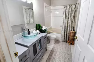 1706 NW 78th Way, Pembroke Pines, FL 33024 - Photo 21