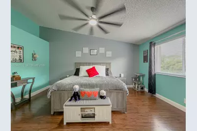 940 SW 177th Way, Pembroke Pines, FL 33029 - Photo 17