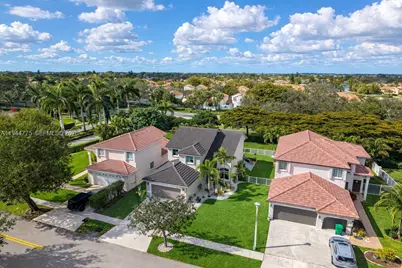 940 SW 177th Way, Pembroke Pines, FL 33029 - Photo 31