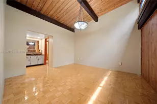 19432 NE 26th Ave, Miami, FL 33180 - Photo 23