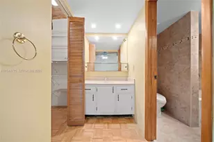 19432 NE 26th Ave, Miami, FL 33180 - Photo 29