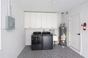 8235 NW 23rd St, Sunrise, FL 33322 - Photo 25
