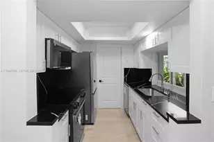 8235 NW 23rd St, Sunrise, FL 33322 - Photo 9