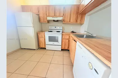 9141 NW 1st Ct #204, Pembroke Pines, FL 33024 - Photo 7