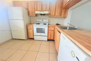 9141 NW 1st Ct, Pembroke Pines, FL 33024 - Photo 7