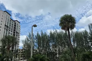 400 Kings Point Dr, Sunny Isles Beach, FL 33160 - Photo 37