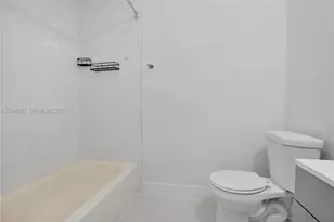 5731 NE 18th Ave, Fort Lauderdale, FL 33334 - Photo 17