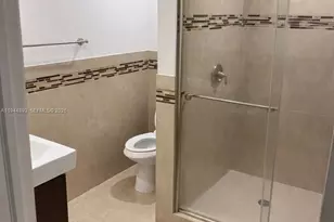 10090 NW 80th Ct, Hialeah Gardens, FL 33016 - Photo 9