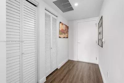 185 SW 7th St #2702, Miami, FL 33130 - Photo 3