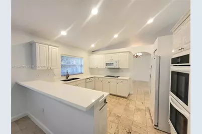 11373 NW 65th St, Doral, FL 33178 - Photo 9