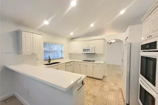 11373 NW 65th St, Doral, FL 33178 - Photo 9