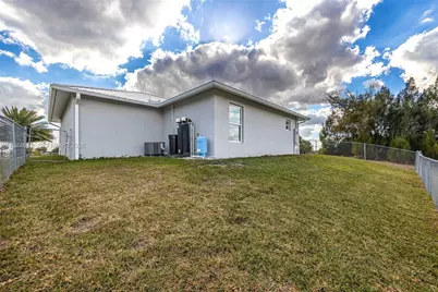 1053 SW Lock Ln, Moore Haven, FL 33471 - Photo 23