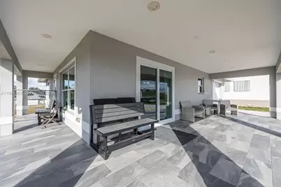 1053 SW Lock Ln, Moore Haven, FL 33471 - Photo 5