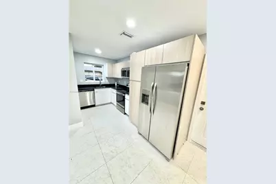 932 NW 2nd St, Fort Lauderdale, FL 33311 - Photo 3
