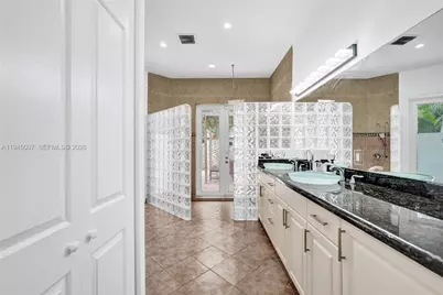 2101 NE 25th St, Wilton Manors, FL 33305 - Photo 45