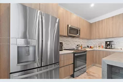 6810 NW 103rd Pl, Doral, FL 33178 - Photo 3