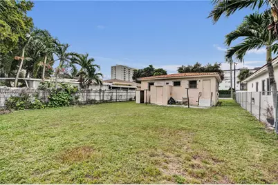 831 NW 21st Ct, Miami, FL 33125 - Photo 13