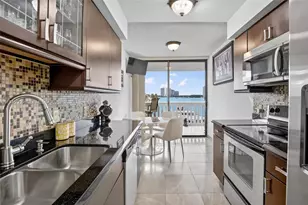 1000 W Island Blvd, Aventura, FL 33160 - Photo 11