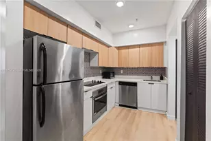 810 7th St, Miami Beach, FL 33139 - Photo 3