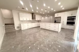 11271 NW 84th St, Doral, FL 33178 - Photo 9