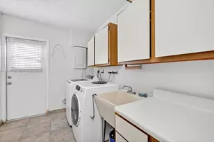 1621 NW 110th Terrace, Pembroke Pines, FL 33026 - Photo 15