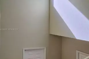 501 Talia Cir, Palm Springs, FL 33461 - Photo 5