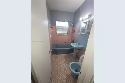 1300 Marseille Dr, Miami Beach, FL 33141 - Photo 9