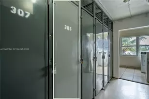 1075 NE Miami Gardens Dr, Miami, FL 33179 - Photo 33