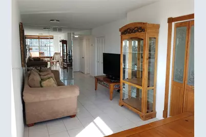 2899 Collins Ave #1620, Miami Beach, FL 33140 - Photo 9