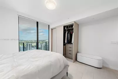 1000 Brickell Plz #4304, Miami, FL 33131 - Photo 7