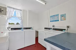 2801 Somerset Dr, Lauderdale Lakes, FL 33311 - Photo 17