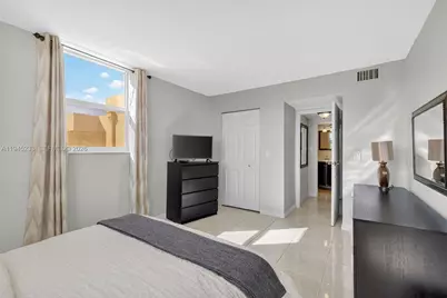 2801 Somerset Dr #408, Lauderdale Lakes, FL 33311 - Photo 13