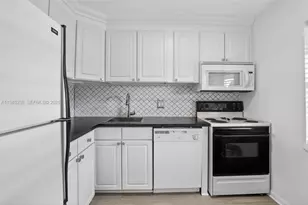 7897 Golf Cir Dr, Margate, FL 33063 - Photo 7