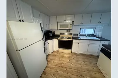 231 W Lake Dr #., Pembroke Park, FL 33009 - Photo 3
