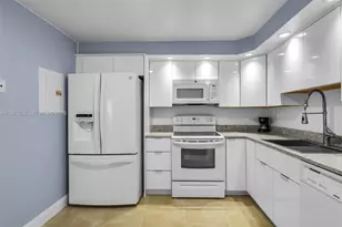 1450 Brickell Bay Dr, Miami, FL 33131 - Photo 13