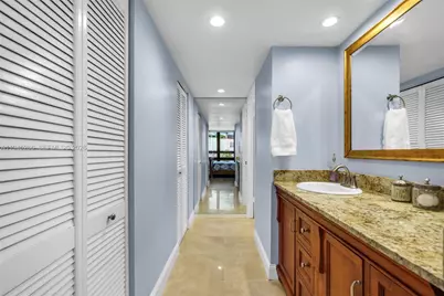 1450 Brickell Bay Dr #615, Miami, FL 33131 - Photo 21